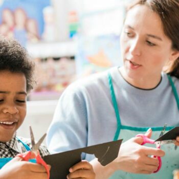 Aan huis gekluisterd met de kids? 22 leuke én educatief verantwoorde tips