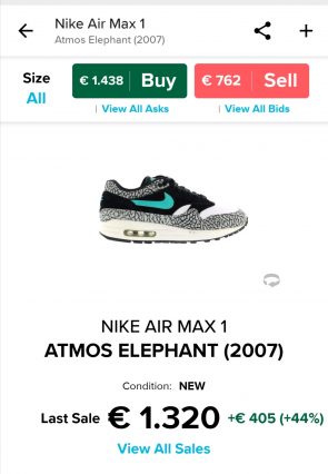 Foto van sneakers die duurder zijn geworden.