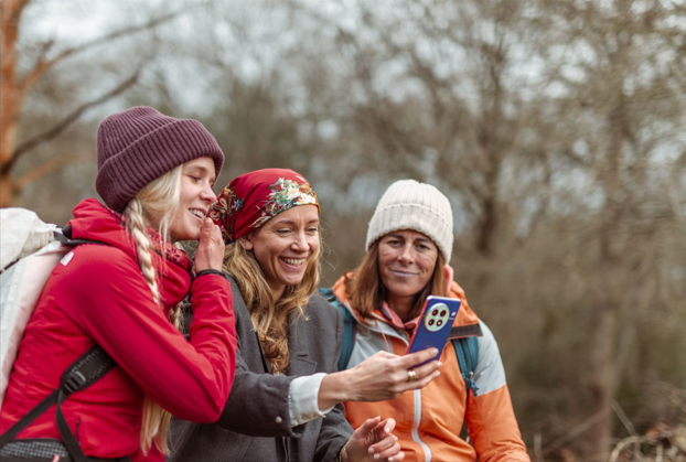 OnePlus gaat unieke samenwerking aan met drie pionierende vrouwen in Woman with Altitude